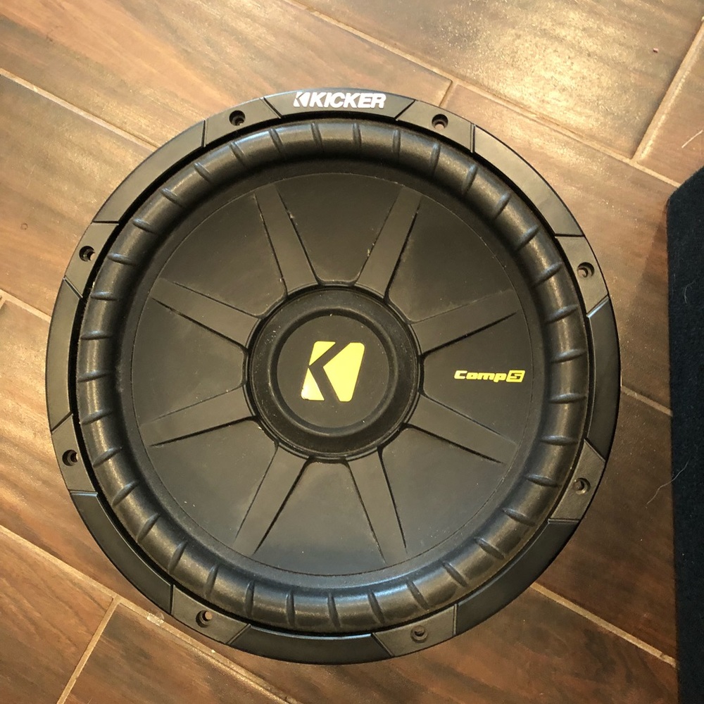Kicker 12” Comp S. Sub & New Ported Box